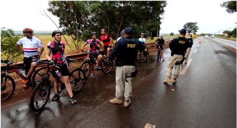 PRF e grupos de ciclistas promovem ação educativa em Campo Grande 