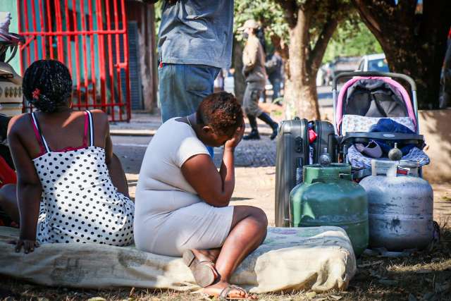 Curto-circuito causa inc&ecirc;ndio em quatro quitinetes de fam&iacute;lias de haitianos 