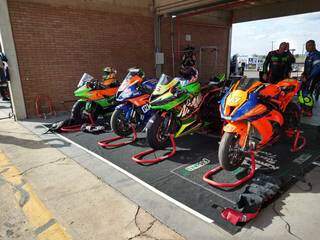 Motocicletas de alta potência que disputarão a copa no domingo (Foto: Jhefferson Gamarra)