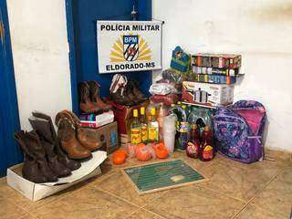 Homem invade mercado e leva carriola com fogos, cigarros e carne