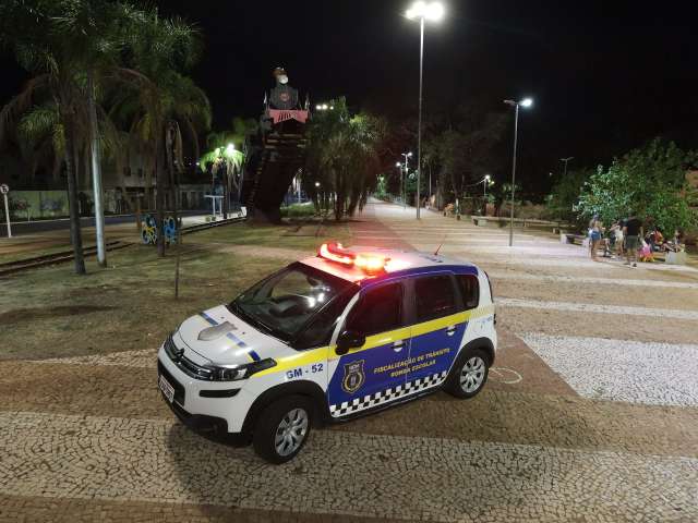 &quot;Nem a&iacute;&quot; para apelo de autoridades, 325 s&atilde;o flagrados nas ruas na sexta