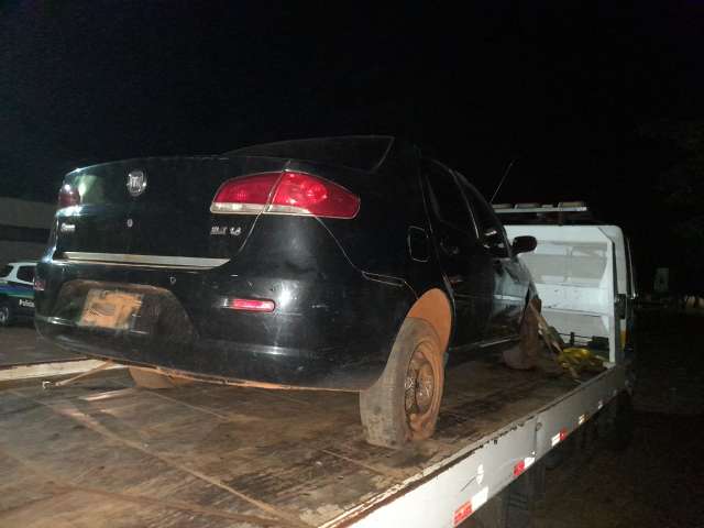 PM encontra carro roubado em MG abandonado em rodovia na fronteira