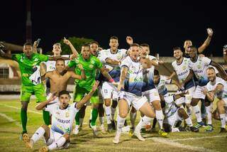 Jogadores do Costa Rica celebram título no estádio Morenão (Foto: Vinícius Eduardo Photo)