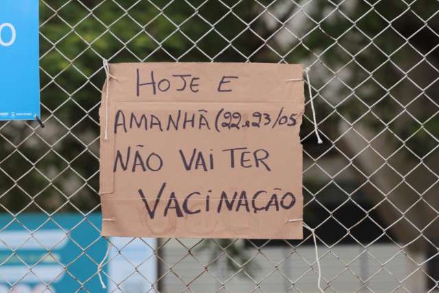 Placa refor&ccedil;a que domingo n&atilde;o tem vacina&ccedil;&atilde;o contra covid na Capital