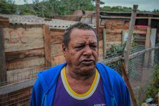 O pedreiro Jorge Cristiano de Sousa Araújo, 63 anos, está sem emprego desde o início da pandemia e economiza para poder viver com uma renda de R$ 150. (Foto: Marcos Maluf)