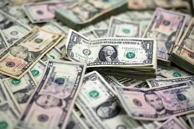 D&oacute;lar tem dia de queda no mercado internacional e cai a R$ 5,32