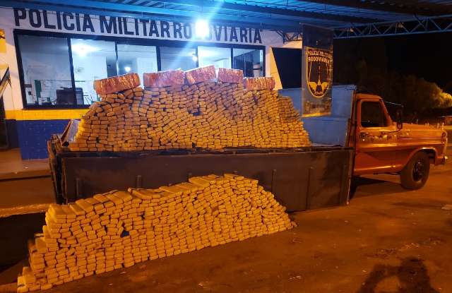 Motorista &eacute; preso com 1,2 tonelada de maconha em fundo falso de caminh&atilde;o