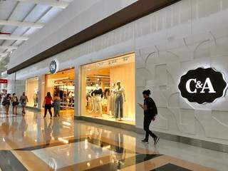 C&A é a nova âncora do shopping, localizada no corredor próximo ao Fort Atacadista.