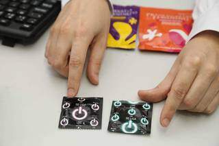 Vários tipos de preservativos em diferentes tamanhos estão disponíveis gratuitamente no CTA. (Foto: Kísie Aionã)