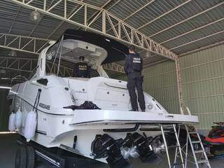 Embarcação de luxo apreendida na operação que poderá ser leiloada (Foto: Divulgação/Polícia Federal)