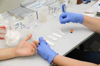 No CTA é possível fazer testes rápidos para detectar HIV, Sífilis e as Hepatites. (Foto: Kísie Ainoã)