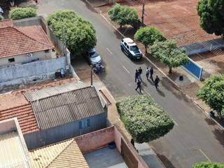 Policiais civis e militares fecharam a rua do bairro e conseguirm prender o ladrão. (Foto: Divulgação Polícia Civil)