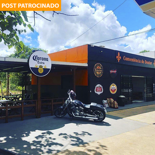 Conveniência do Doutor foi aberta para receber amigos, amantes de cerveja gelada e apaixonados por motociclismo. (Foto: Divulgação)