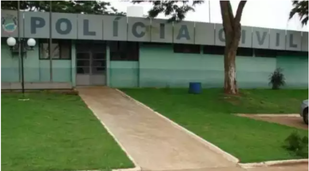 Pol&iacute;cia procura por testemunha que estava com jovem encontrado morto em milharal