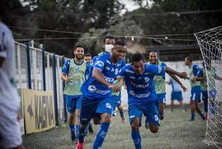 Equipe do Aquidauanense comemorando gol durante parte do Estadual (Foto: Vinicius Eduardo/Divulgação)