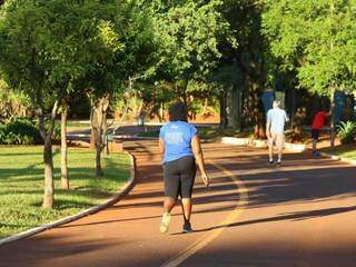 Praticar exercícios ao ar livre e sem aglomeração é opção segura para se manter saudável sem correr risco de contrair a covid-19 (Foto: Campo Grande News/Arquivo)