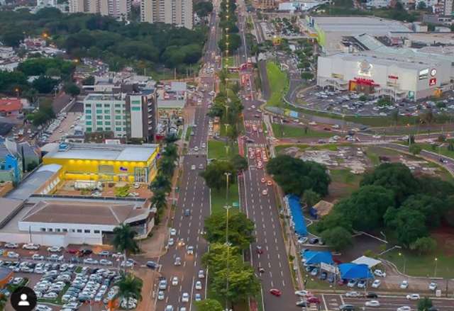 &quot;Tem de fechar tudo&quot;, de &ocirc;nibus a escola, alerta infectologista sobre 3&ordf; onda