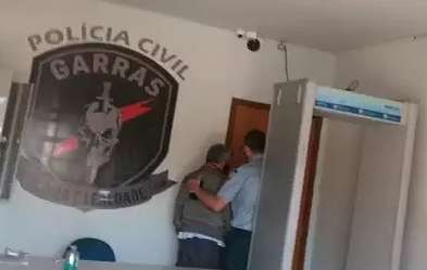 Al&eacute;m de ex-deputado, policial aposentado foi preso por extors&atilde;o