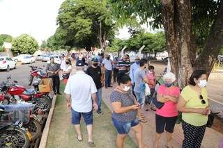 Em abril, idosos aguardavam pela 2ª dose da vacina em Campo Grande; somente 12% da população de MS recebeu duas doses (Foto: Kísie Ainoã/arquivo)