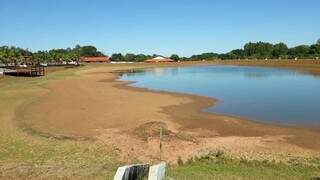 Den&uacute;ncia de crime ambiental leva pol&iacute;cia a lago de hotel