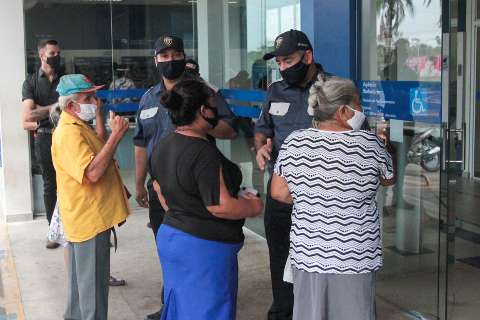 Caixa paga aux&iacute;lio emergencial a nascidos em setembro