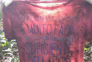 Camiseta usada pela vítima foi reconhecida pela família. (Foto: Divulgação | Polícia Civil)