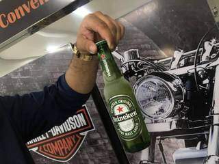 Heineken e Corona longe neck,custam somente R$ 7,00 cada. Cervejas estupidamente geladas. (Foto: arquivo pessoal) 