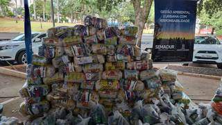 Prefeitura arrecada 36 mil quilos de alimentos em ação solidária Prefeitura arrecada 36 mil quilos de alimentos em ação solidária