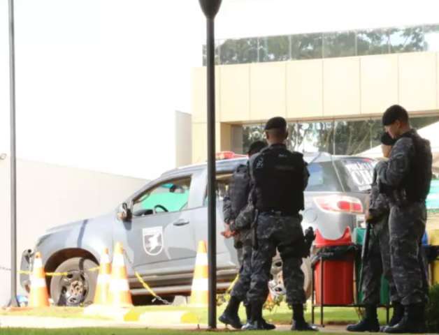 Fahd Jamil &eacute; levado para hospital onde vai fazer cirurgia do cora&ccedil;&atilde;o