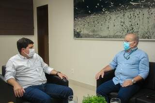 Joe Saccenti (direita), em reunião com presidente da Assomasul, Valdir Junior, em abril deste ano (Foto/Arquivo)