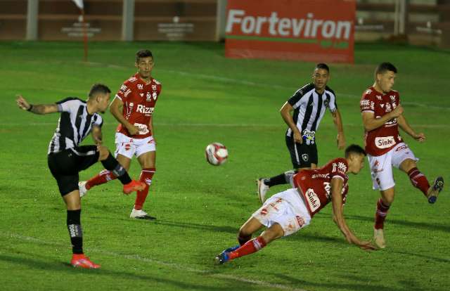 Botafogo n&atilde;o aproveita expuls&atilde;o e s&oacute; empata com o Vila Nova  