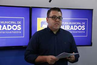 Prefeito Alan Guedes ao anunciar lockdown de 14 dias em Dourados (Foto: Divulgação)