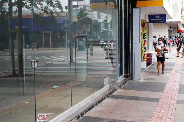 Ponta Por&atilde; limita em 30% lota&ccedil;&atilde;o m&aacute;xima em todo com&eacute;rcio e pro&iacute;be eventos