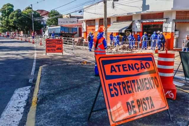 Cruzamento das rua 15 de Novembro e Padre Jo&atilde;o Crippa &eacute; interditado para obras
