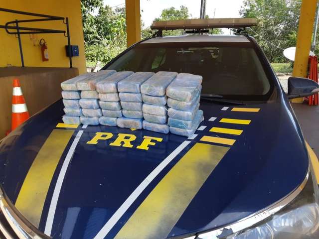 Casal &eacute; preso a caminho da Capital com 28,4 quilos de pasta base de coca&iacute;na 