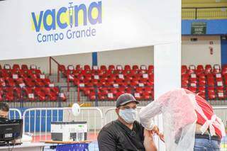 Em Campo Grande, Ginásio Guanandizão é um dos pontos de vacinação (Foto: Henrique Kawaminami/Arquivo)