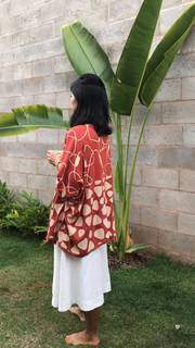 Bia veste o kimono Onigiri, inspirado nos tradicionais bolinhos de arroz em formato triangular. (Foto: Divulgação)