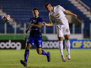 Cruzeiro tem dois expulsos no primeiro tempo e perde na estreia para o Confian&ccedil;a