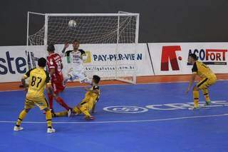 Lance do jogo desta noite. (Foto: Reprodução/ Atlântico Futsal de Erechim (RS))