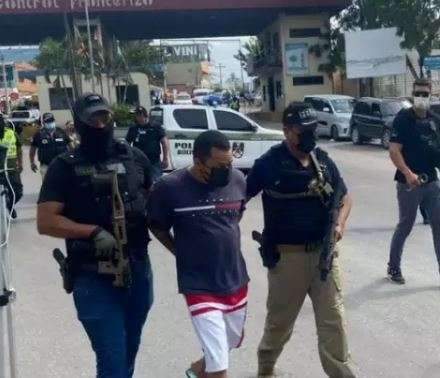 L&iacute;der do &quot;Comboio do C&atilde;o&quot; &eacute; entregue pela Bol&iacute;via &agrave; pol&iacute;cia brasileira em MS