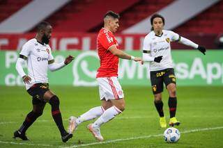 Lance durante partida entre Internacional e Sport, válido pelo Campeonato Brasileiro Série A, realizado na cidade de Porto Alegre, RS, neste domingo, 30. (Foto: Estadão Conteúdo) 