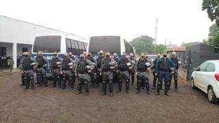 Policiais do Choque da PM que chegaram nesta segunda-feira a Dourados (Foto: Adilson Domingos)