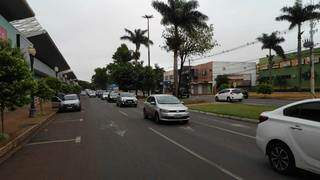 Contrariando lockdown, motoristas fazem carreata na Avenida Marcelino Pires (Foto: Adilsom Domingos)