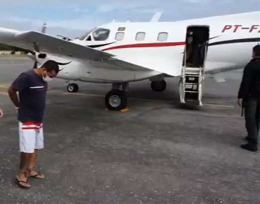 Chefe do &quot;Comboio do C&atilde;o&rdquo; &eacute; transferido de avi&atilde;o para Bras&iacute;lia