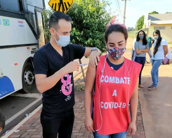 Japorã já vacina pessoas de 35 anos, mas só com comprovante de residência