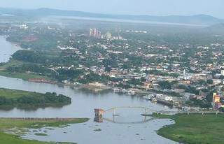 Rio Paraguai circulando o antigo porto de Corumbá, ponto histórico e turismo da cidade (Foto: Arquivo/Silvio Andrade)