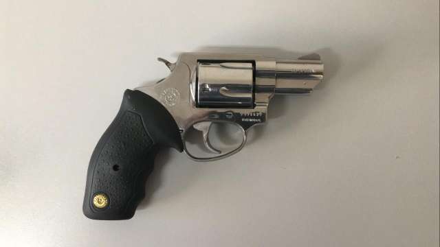 Arma que sumiu durante briga em hamburgueria estava no Aero Rancho