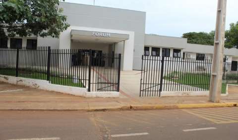 Preso 6 anos ap&oacute;s estuprar filha durante f&eacute;rias, pai ganha liberdade em 20 dias