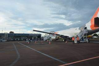 Avião da Gol Linhas Aéreas no pátio do Aeroporto Regional de Dourados sem previsão de retorno (Foto: Arquivo/Reprodução)