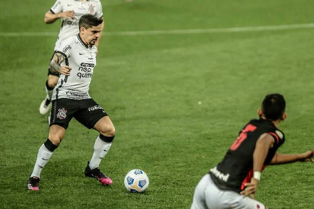 Corinthians joga mal, perde para o Atl&eacute;tico-GO e se complica na Copa do Brasil